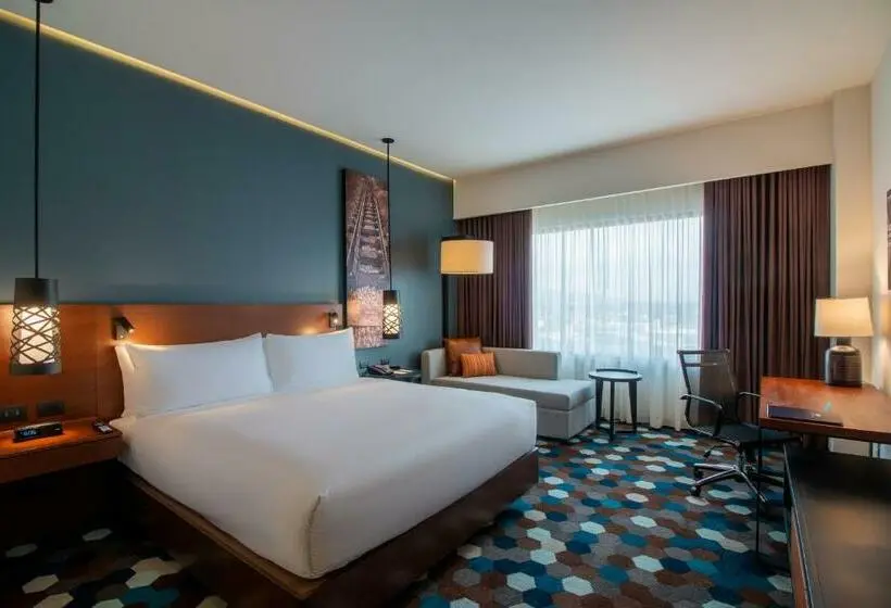 キングサイズベッドのデラックスルーム, Doubletree By Hilton Celaya