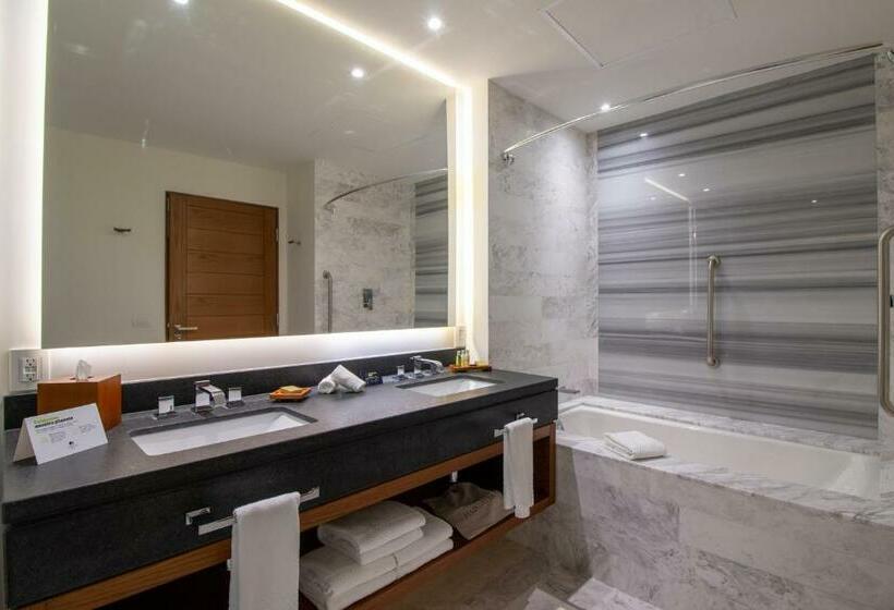 带2个卧室的套房, Doubletree By Hilton Celaya