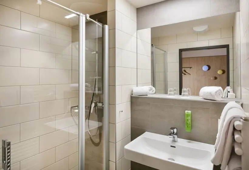 スタンダード４人部屋, Jufa Hotel Weiz