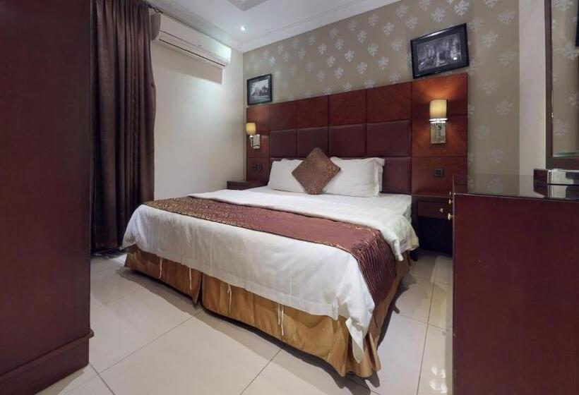 דירת חדר, Happy Beach Basateen