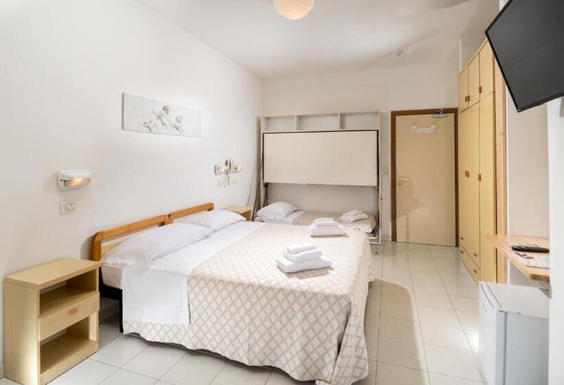 اتاق استاندارد چهار تخته با چشم‌انداز دریا, Continental