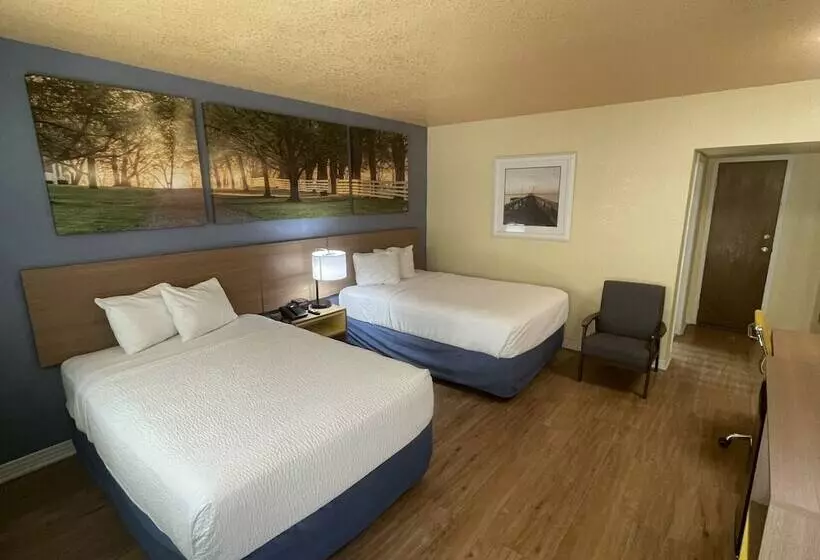 ２ダブルベッドのスタンダードルーム, Days Inn By Wyndham Gainesville University