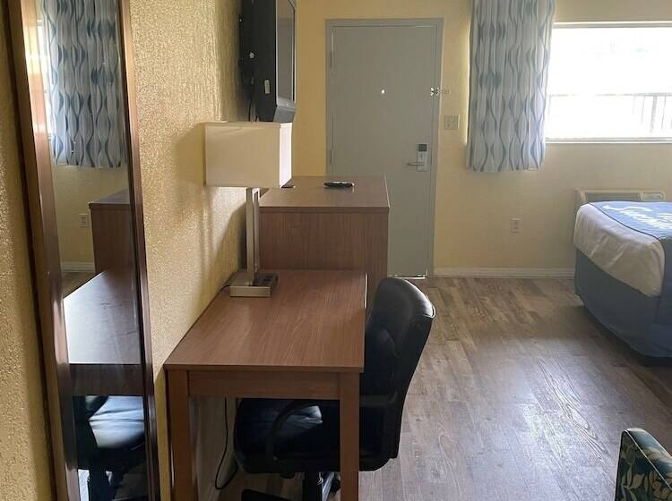 غرفه قياسيه سريرين مزدوجين, Days Inn By Wyndham Gainesville University