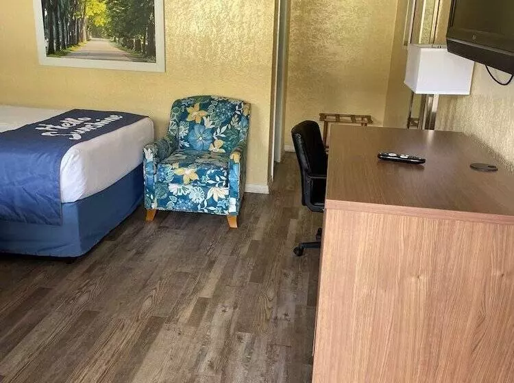 ２ダブルベッドのスタンダードルーム, Days Inn By Wyndham Gainesville University