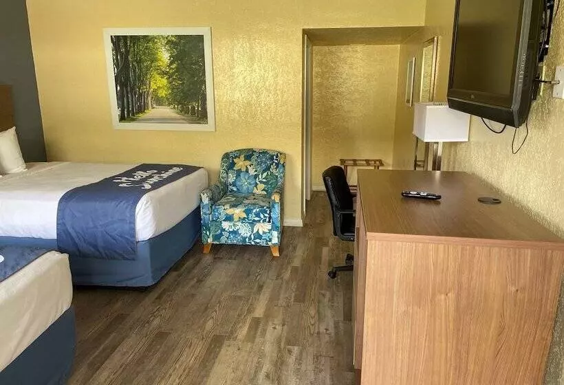 ２ダブルベッドのスタンダードルーム, Days Inn By Wyndham Gainesville University