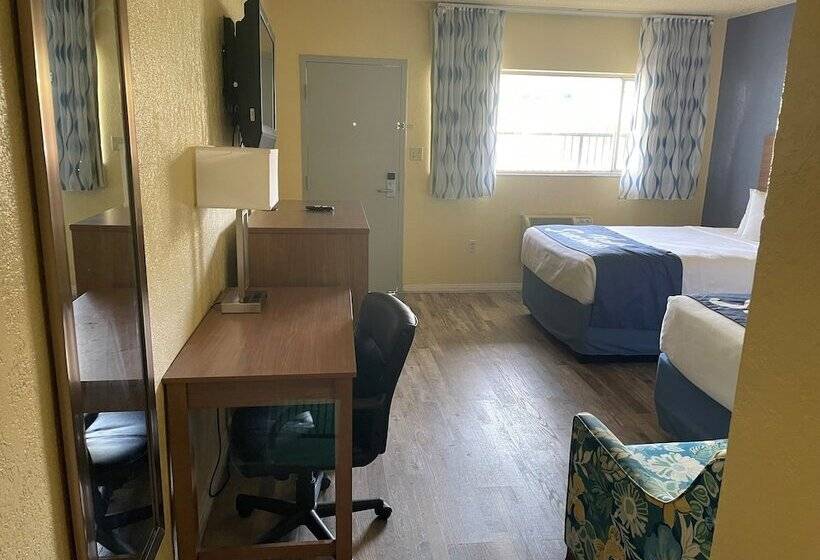 غرفه قياسيه سريرين مزدوجين, Days Inn By Wyndham Gainesville University