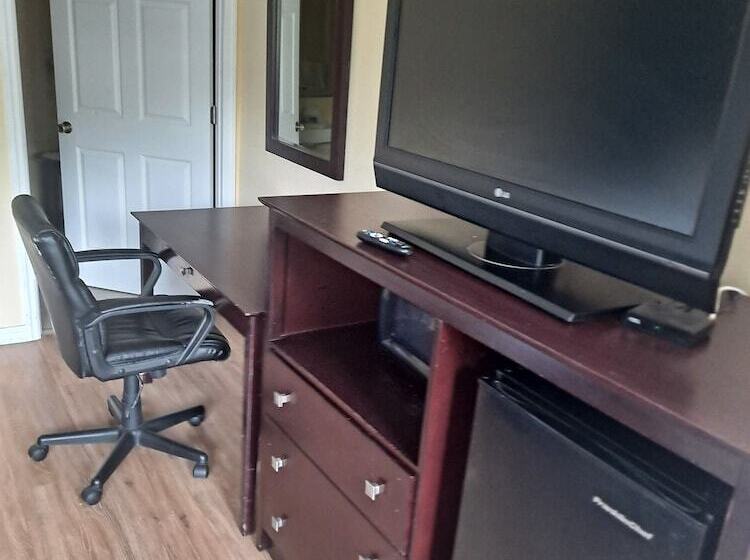 غرفه قياسيه سريرين مزدوجين, Days Inn By Wyndham Gainesville University