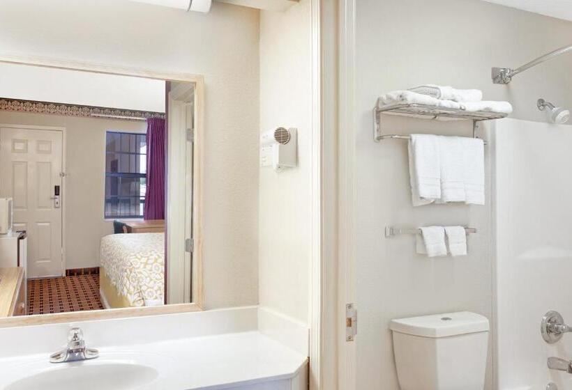 חדר סטנדרט שתי מיטות זוגיות, Days Inn By Wyndham Lexington