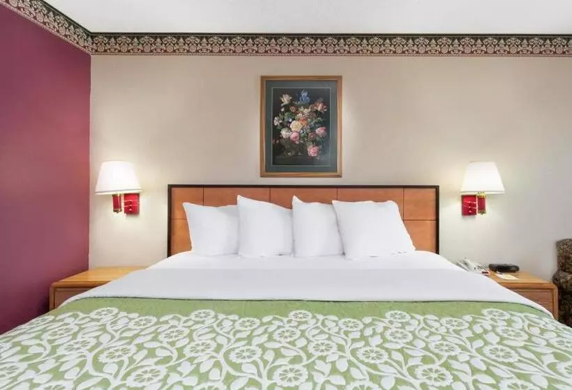 キングサイズベッドのスタンダードルーム, Days Inn By Wyndham Lexington