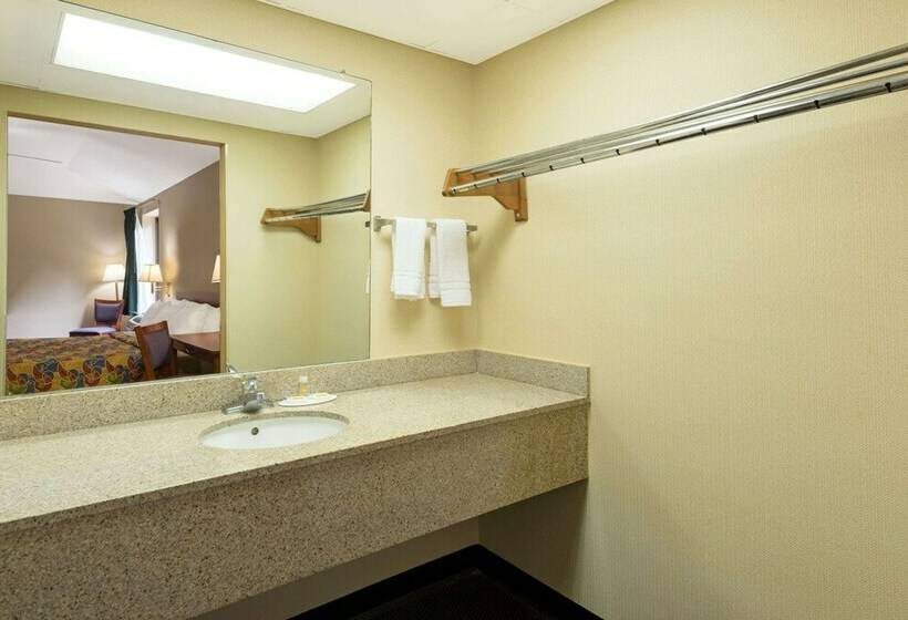 스탠다드 룸 더블 침대 2개, Knights Inn Elizabethtown