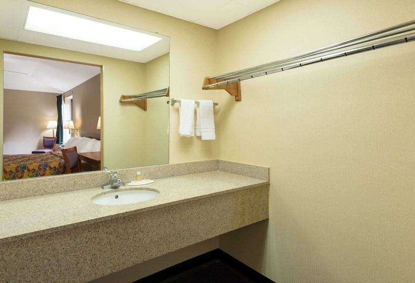 스탠다드 룸 더블 침대 2개, Knights Inn Elizabethtown