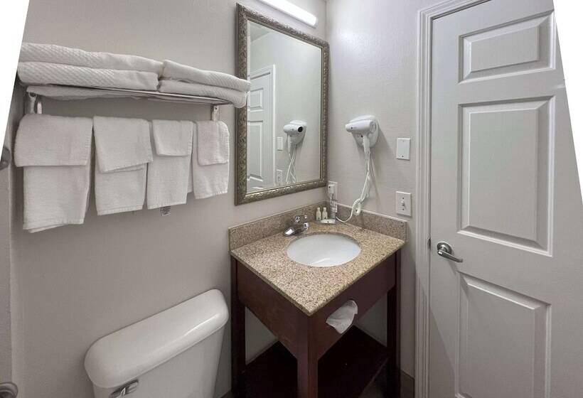 جناح, Quality Inn Merrimack  Nashua