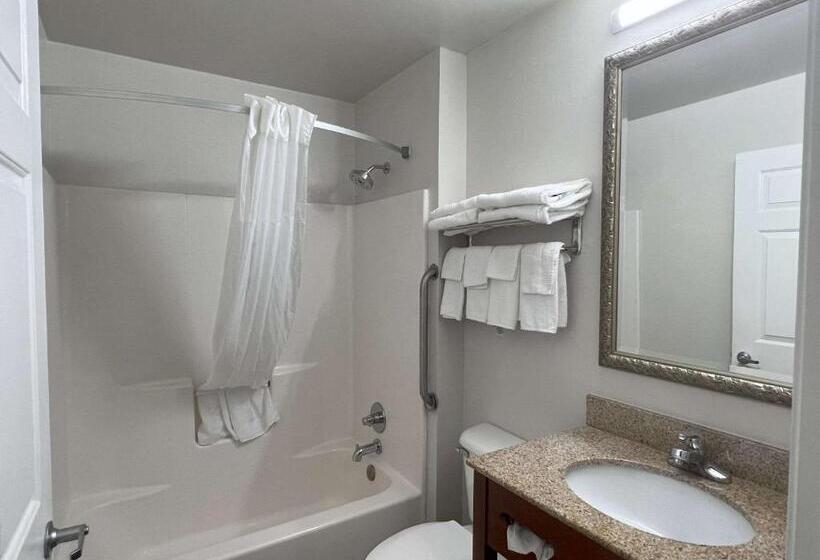 جناح, Quality Inn Merrimack  Nashua