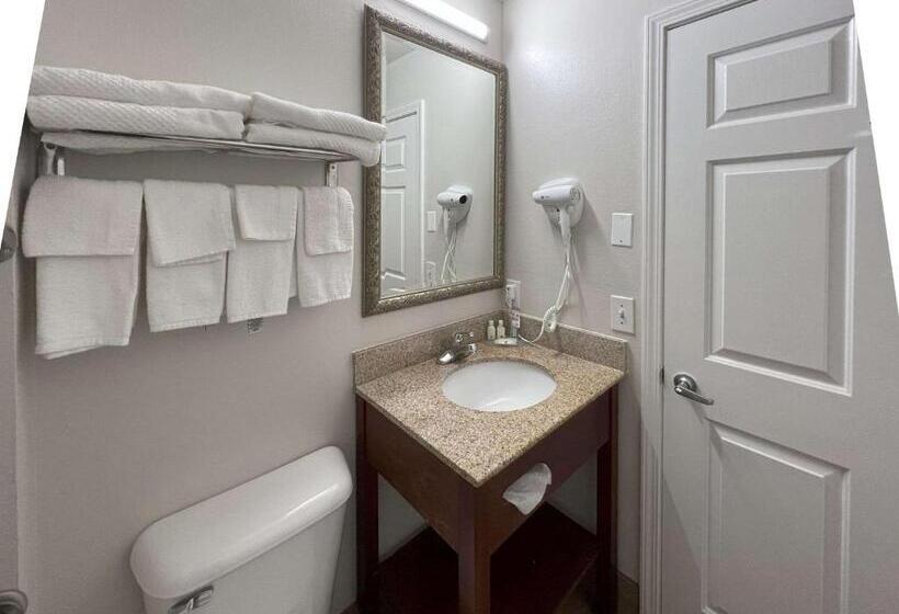 جناح, Quality Inn Merrimack  Nashua