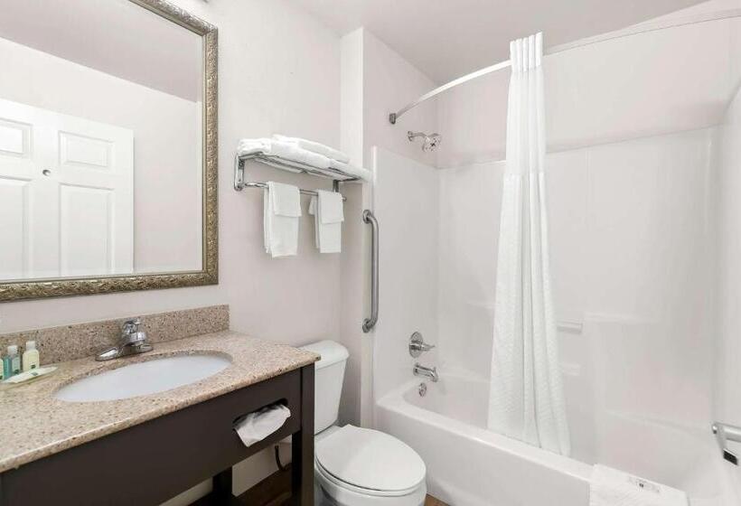 جناح, Quality Inn Merrimack  Nashua