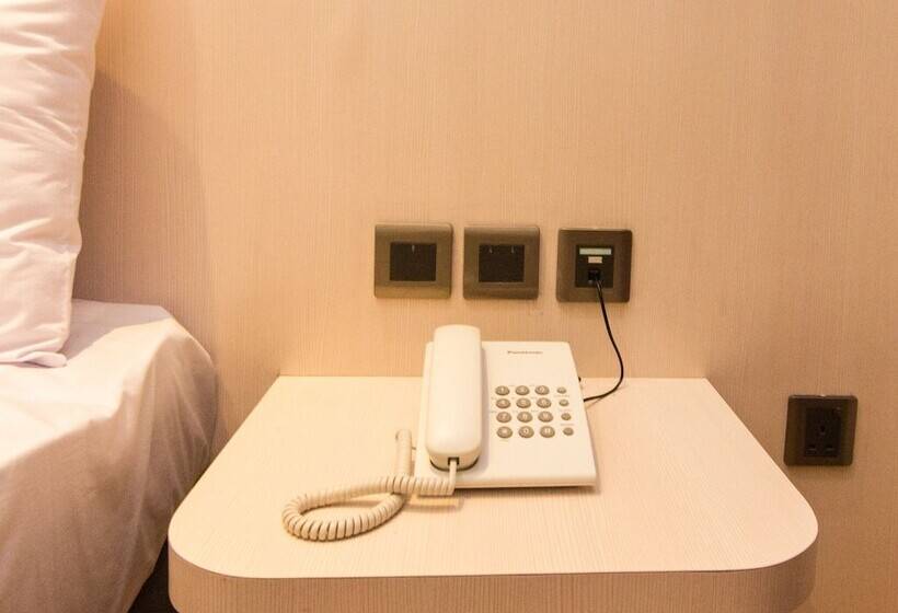 Номер Deluxe, Blitz Hotel Batam Centre