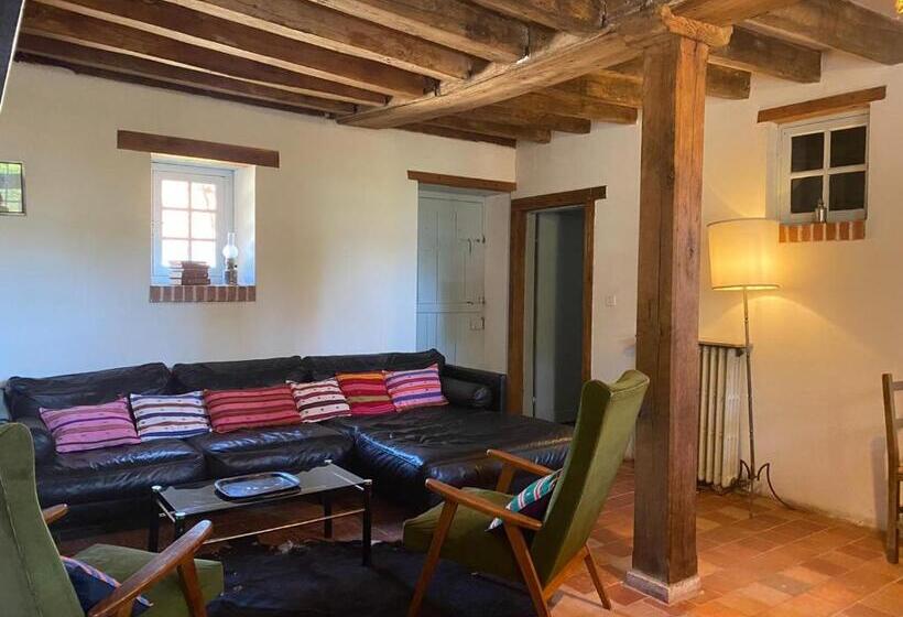 إستديو عائلى, Les Chambres De Troussay