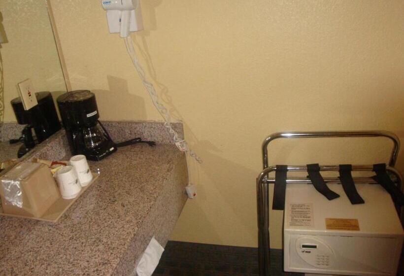 Standard Room King Bed Adapted for people with reduced mobility