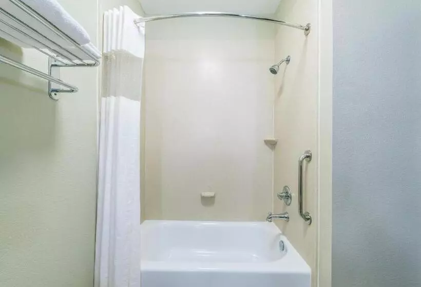 Deluxe Suite King Bed, Days Inn & Suites By Wyndham Mineral Wells