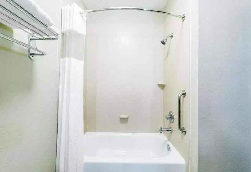 Deluxe Suite King Bed, Days Inn & Suites By Wyndham Mineral Wells