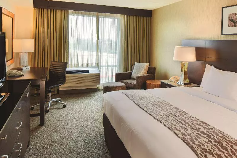 سوئیت با تخت بزرگ, Doubletree By Hilton Hotel Boston Bayside
