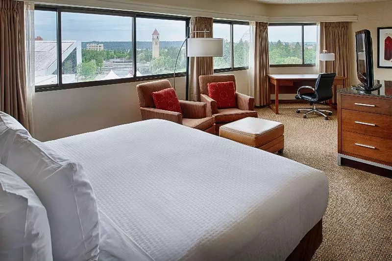キングサイズベッドのスタンダードルーム, Doubletree By Hilton  Spokane City Center