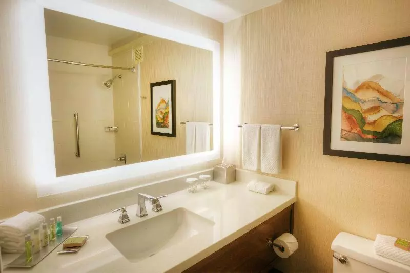 キングサイズベッドのスタンダードルーム, Doubletree By Hilton  Spokane City Center