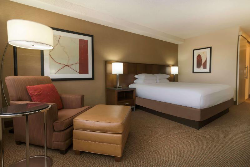 스탠다드 룸 킹사이즈 침대, Doubletree By Hilton  Spokane City Center