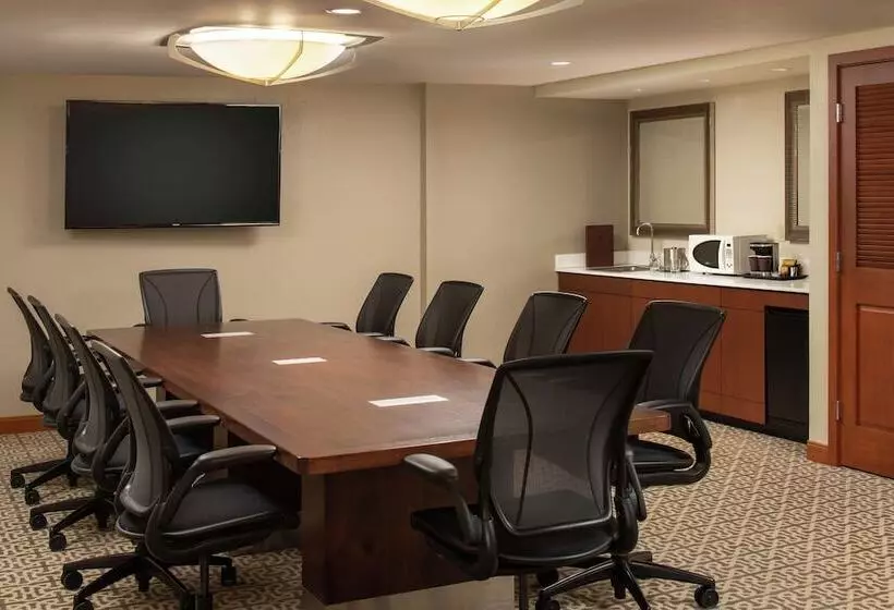 سوئیت برای معلولان, Doubletree Suites By Hilton Seattle Airport  Southcenter