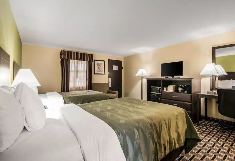 ２ダブルベッドのスタンダードルーム, Quality Inn Barre   Montpelier
