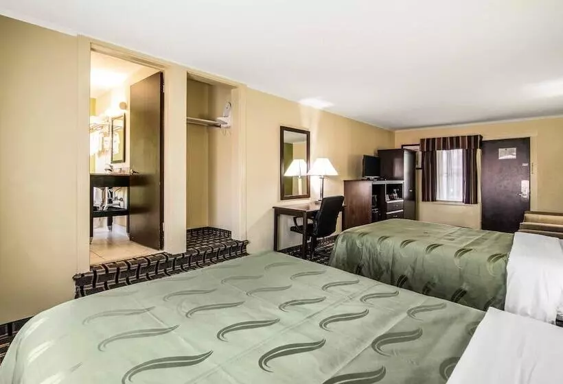 ２ダブルベッドのスタンダードルーム, Quality Inn Barre   Montpelier