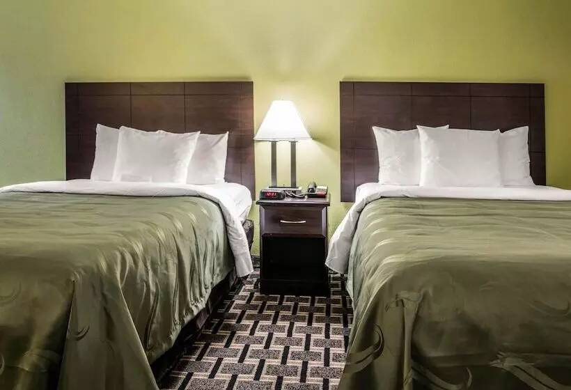 ２ダブルベッドのスタンダードルーム, Quality Inn Barre   Montpelier