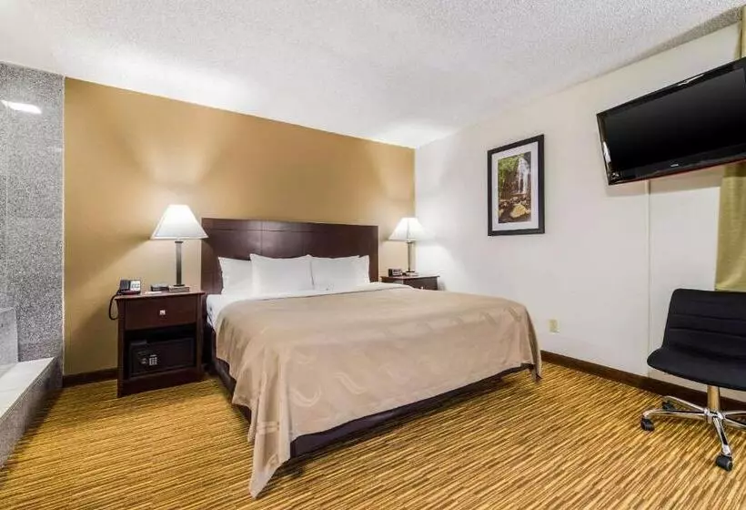 キングサイズベッドのスイートルーム, Quality Inn & Suites Lacey Olympia
