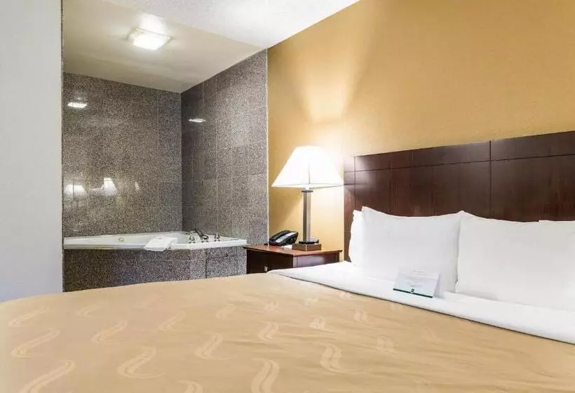 キングサイズベッドのスイートルーム, Quality Inn & Suites Lacey Olympia