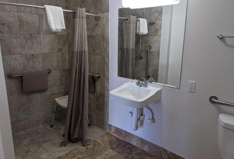 חדר סטנדרט, מיטת קינג, מותאם לאדם עם מוגבלויות, Motel 6 Ashland, Oh