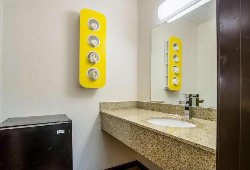 מיטת קינג בסוויטה, Motel 6 Ashland, Oh