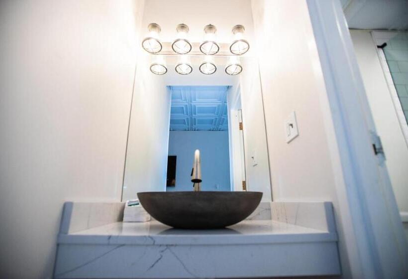 标准间, The Shore Club