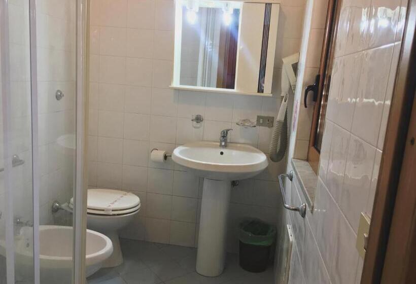 חדר סטנדרט יחיד, Due Pini Conte