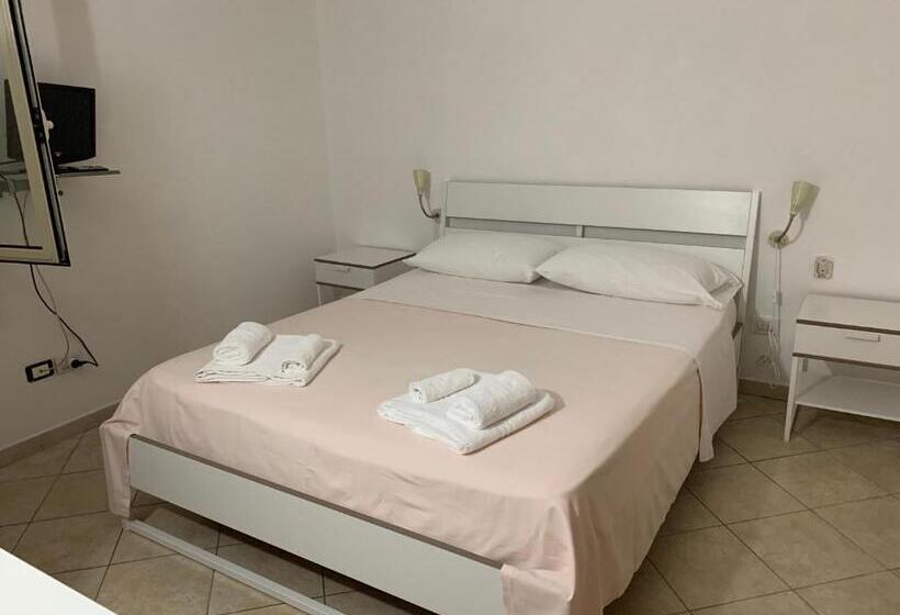 标准单人间, Due Pini Conte