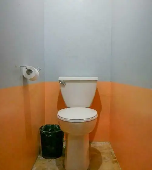 ルームシェアのワンベッド, Drift Inn San Pedro
