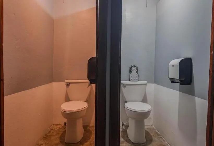 ルームシェアのワンベッド, Drift Inn San Pedro