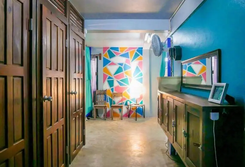 ルームシェアのワンベッド, Drift Inn San Pedro