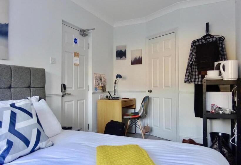 غرفة قياسية ثلاثية, Reading Serviced Rooms