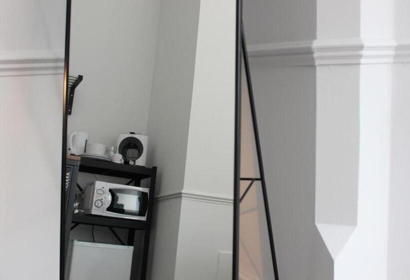 غرفة قياسية ثلاثية, Reading Serviced Rooms