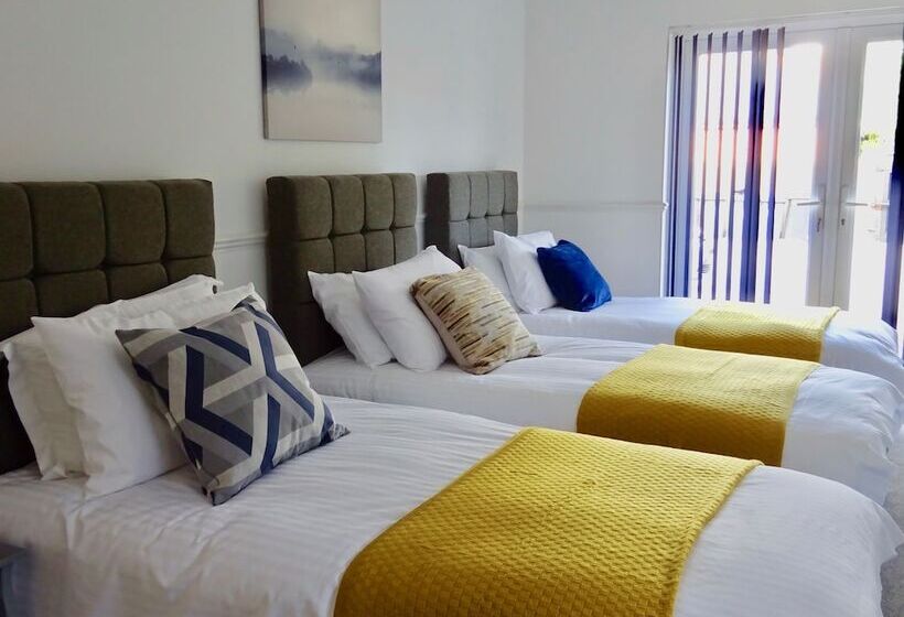 اتاق استاندارد سه نفره, Reading Serviced Rooms
