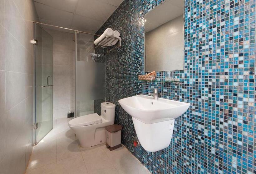 اتاق خانوادگی, The K Rin Villa