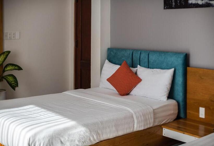 اتاق خانوادگی, The K Rin Villa