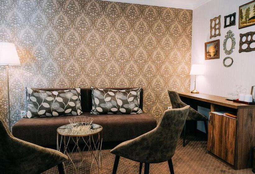 דירת חדר, Pension Relish