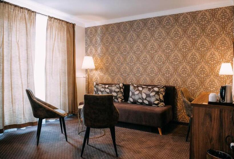 דירת חדר, Pension Relish