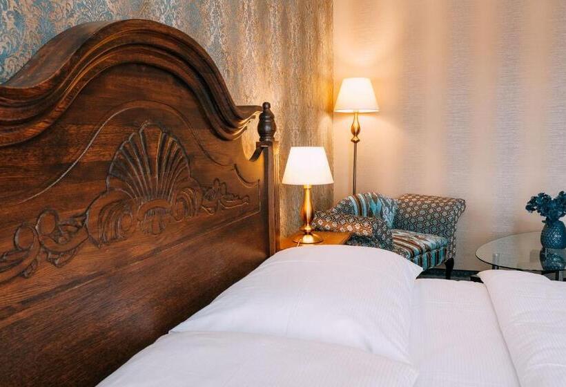 חדר סופריור, Pension Relish